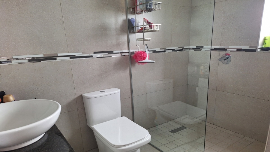 3 Bedroom Property for Sale in Overbaakens Eastern Cape